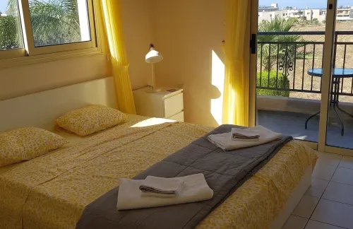 A sunny paradise with a great swimming pool close to the sea.