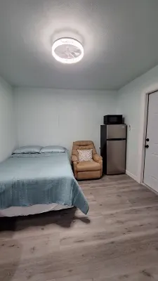 The Cozy Hut with AC and WiFi in fabulous Duncanville Hotel a Duncanville