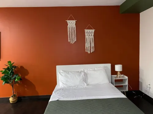 Stylish and Spacious Studio with Two Queen Beds