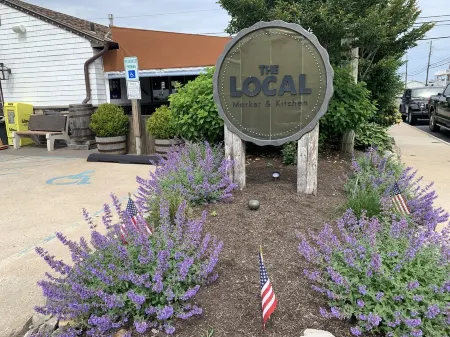 Beautiful Beach House - Two Blocks from the Ocean - One Block from the Bay