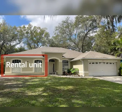 Charming , 2 bedroom , 1 bath and full kitchen, retreat with pool Hotels near Give Kids The World Village