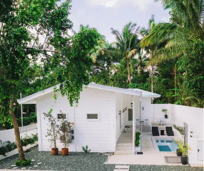 Charming 3-bedroom bungalow with AC, WiFi and bonfire in enjoyable Amadeo Hotels near Amadeus Campsite