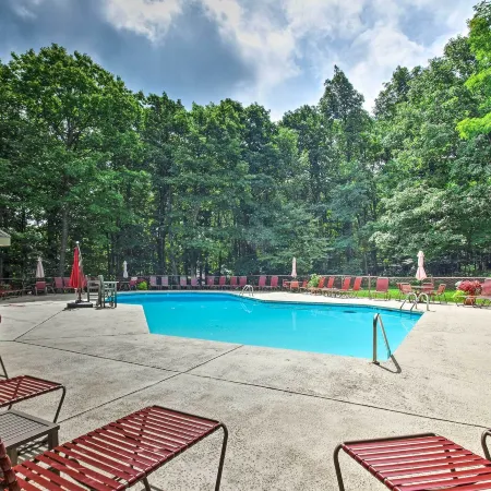Wintergreen Resort Condo w/ Deck, 0.3 Mi to Slopes