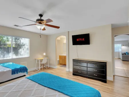 Spacious Home-BBQ,Ev,Comfy BEDS,Near Shops.