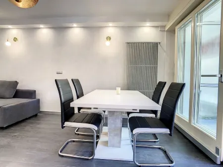 Superbe Appartement 3 Pièces Juan-les-pins 200m des Plages Отели рядом со станцией Antibes-Juan les Pins Train Station