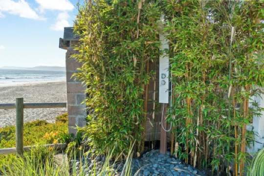 Iconic Mid-Century Modern Beach House on the Pacific Ocean - Sleeps 10