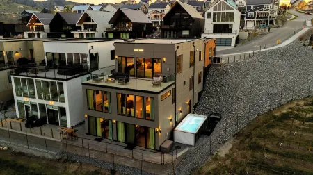 Ultra Luxury Chelan Lake House w/ Sauna, Steam Room, Cold Plunge, and Hot Tub