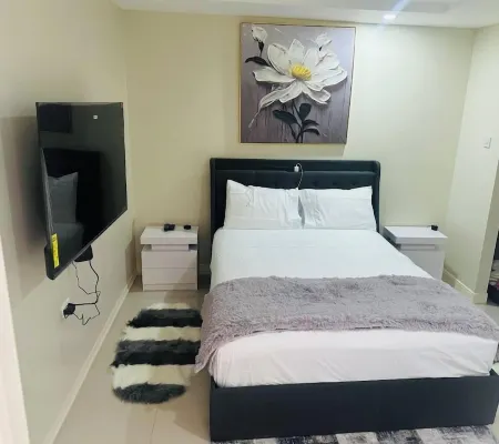 BabyTash City & Ocean View Charming 2-bedroom apartment with WiFi, AC  Portmore