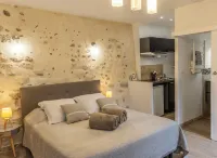 Charming modern apartment in a quiet Provencal house in Eyragues Alpilles Hotels in Eyragues