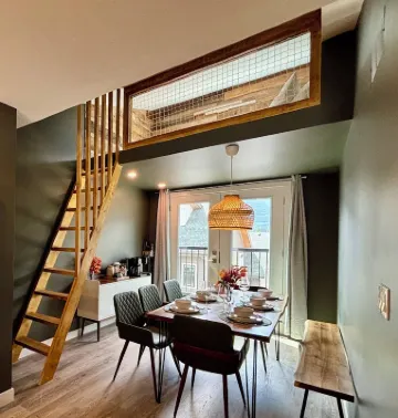 NEW 1 Min to Banff Gate | Mountain Views Retreat | Juliet Balcony | Loft Nook Hotels in Harvie Heights