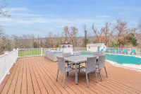 Spacious 5-bedroom house in charming Monroe with AC