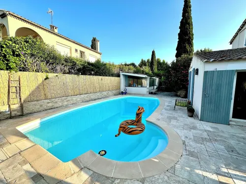 Quiet villa 10 minutes walk from the beach and close to town! 라가르드 호텔