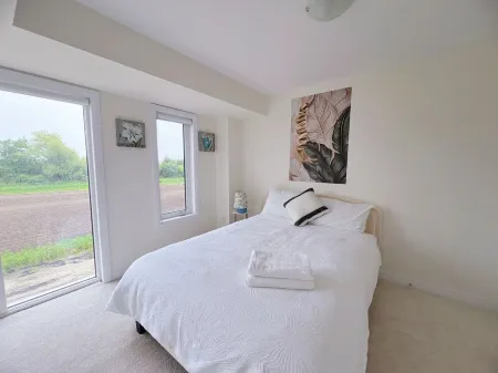 Modern Family Friendly Convenient in Richmond Hill