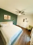 The Pecan Street Retreat - 1935 Gem
