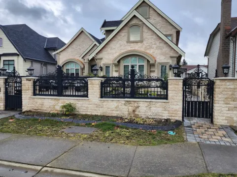 Huge size Private room, King size Bed with attached washroom, walk in closet