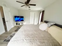 Luxurious, Charming & Modern 4-bedroom 2-bathroom in brilliant Palm Bay