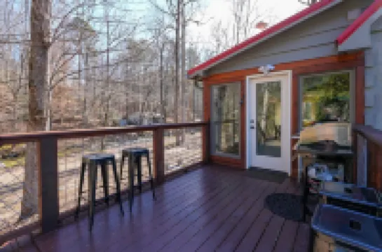 Tranquil Waterfront Valley Cabin With Views