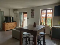 Maison de Village de 70 m2 à 800 Mètres du Centre de Villefranche/saone Hotels in Villefranche-sur-Saone