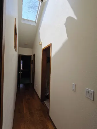 4- bed 3-bath w/private HOT TUB