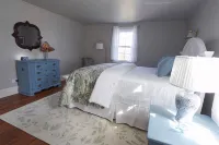 Luxury 4-bedroom house in charming Bloomfield, Secluded, WiFi & Security camera. Hotels in Bloomfield