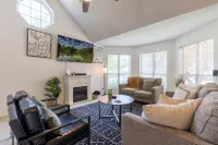 2600ft–7 Beds~Games~Toys~Desks