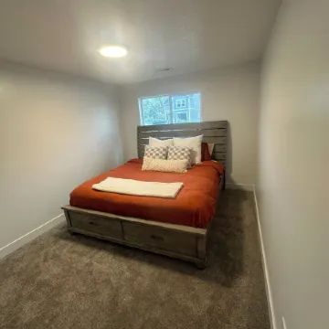 Modern 1 BR + Kitchen Comfort