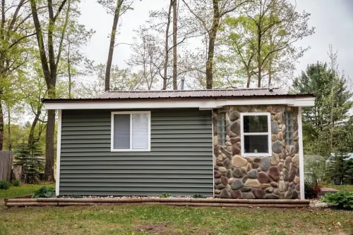 Wonderful cabin with AC in charming Harrison, MI