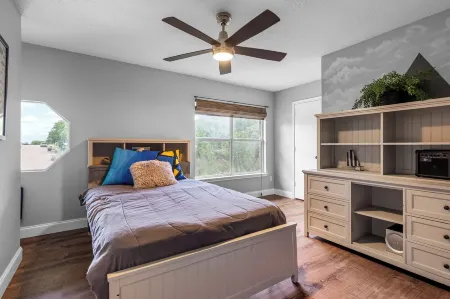 Charming home w/Backyard Oasis Near Denton Square