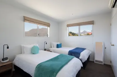 Stunning mountain and lake views Hotels in Fernhill