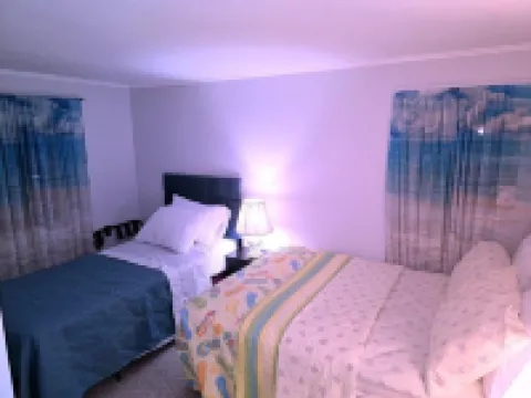 Cozy Ocean Breeze Retreat in a serene beach community in Groton, CT.