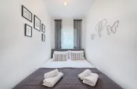 Beautiful modern 1 BR apartment 100 meters to ocean Hotels near Split Airport