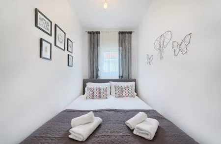 Beautiful modern 1 BR apartment 100 meters to ocean Отели рядом с Аэропорт Сплит