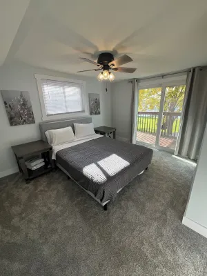 Charming 3-bedroom cottage on the lake in lovely Linden with a beautiful view!