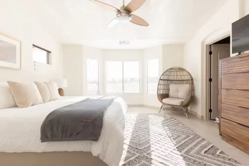 Flower Street House: Desert Oasis w Pool & Spa