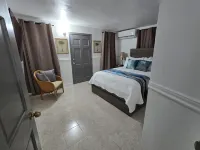 Charming 2- Bedroom Apartment with AC, WiFi in St Thomas' East End Hotels in Frydendal