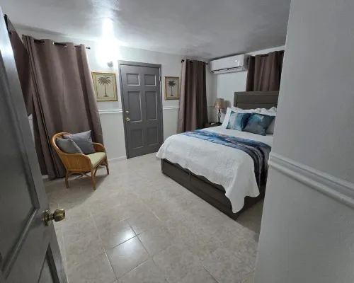 Charming 2- Bedroom Apartment with AC, WiFi in St Thomas' East End Hotels in Frydendal