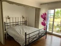 Spacious Provencal Bastide with swimming pool Hotel berhampiran Le Resto du Boucher