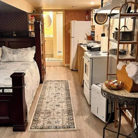 Riverside suite on York River in town free parking