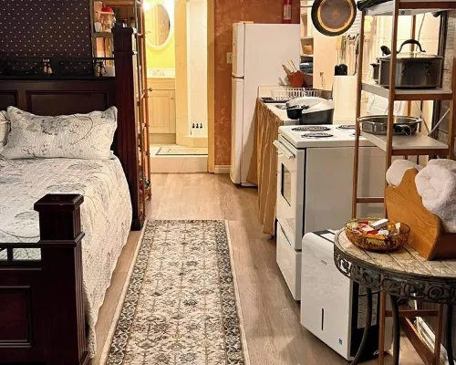 Riverside suite on York River in town free parking Hotels in Bancroft