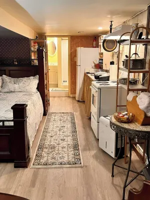 Riverside suite on York River in town free parking