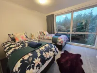 Cosy 2BR Wanaka Apartment – Roy’s Peak View, 10 minutes to Lakefront