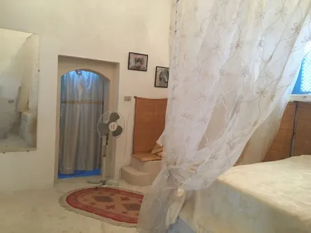 Charming traditional house Отели в г. Хумт-Сук