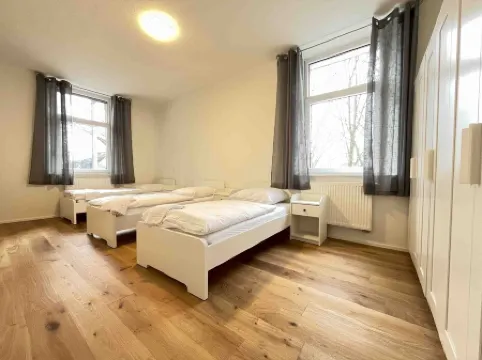 (AM1036) Modern fitters' apartment with balcony