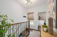 Cozy Luxe Apartment Near Western & St. Joseph’s