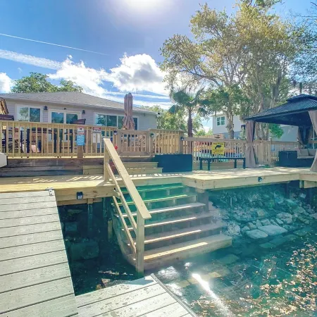 Charming home right off the main river. short paddle to hospital hole.