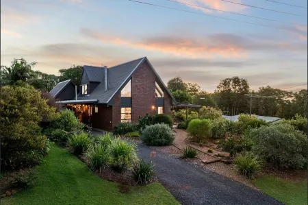 Flaxton Couples Cottage Eco-Luxury, Serenity & Hinterland Escape Near Montville Отели в г. Флакстон