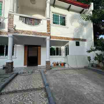 Marvelous 4-bedroom house with AC in Las Piñas Hotel Exterior