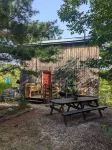 Cozy Four-Season Retreat on Farren Lake