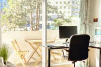 Business or shopping? Ideal apartment in La Défense, near Westfield