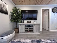 Bergland Bay Bungalow, 2-Bedroom House on the Snow and Utv Trail Close to Lake.